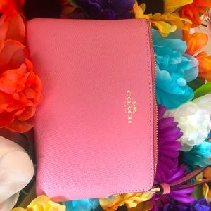 Coach Wristlet Pink